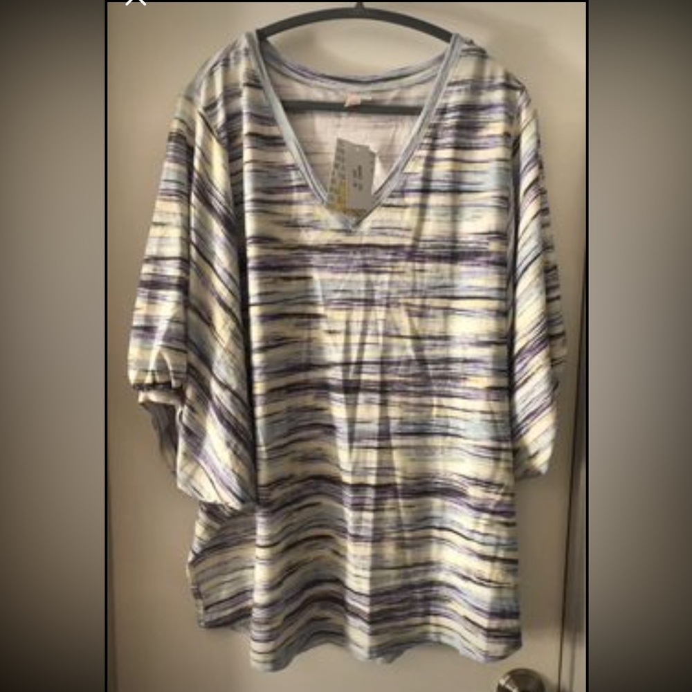 New with tags women’s Lularoe Renee top - size 3xl (26-28)